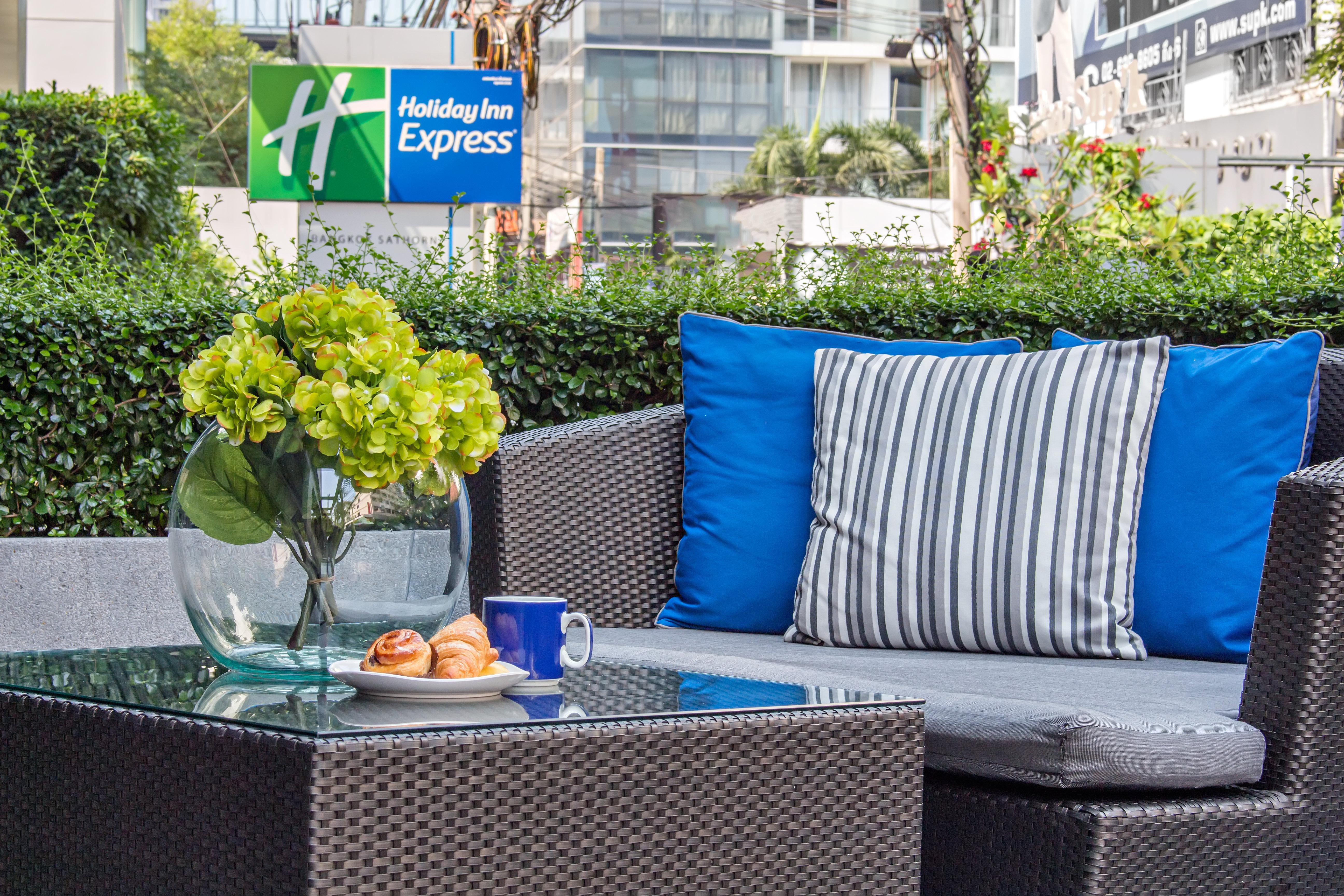 Holiday Inn Express Bangkok Sathorn By Ihg Exterior foto