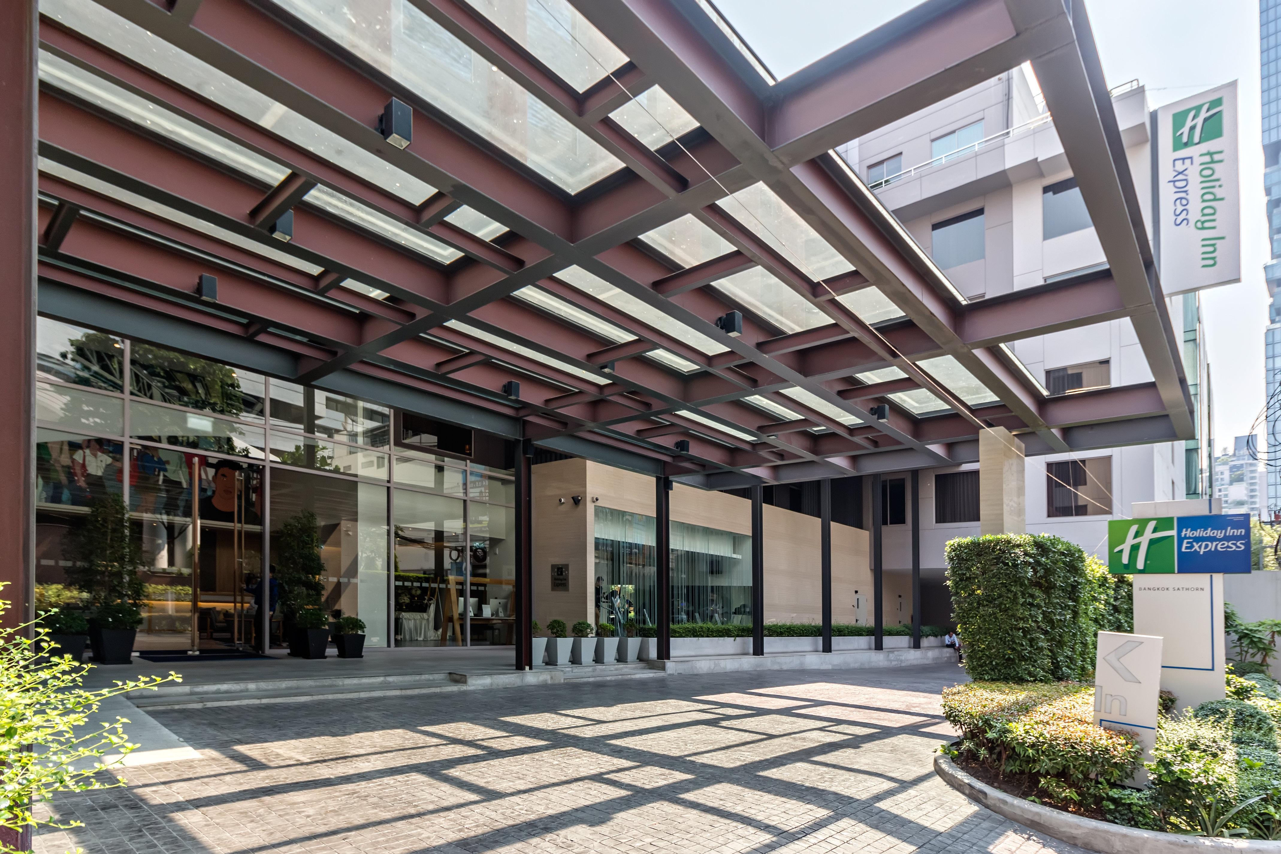 Holiday Inn Express Bangkok Sathorn By Ihg Exterior foto